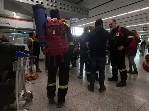 Llegada del último contingentes de bomberos (4)