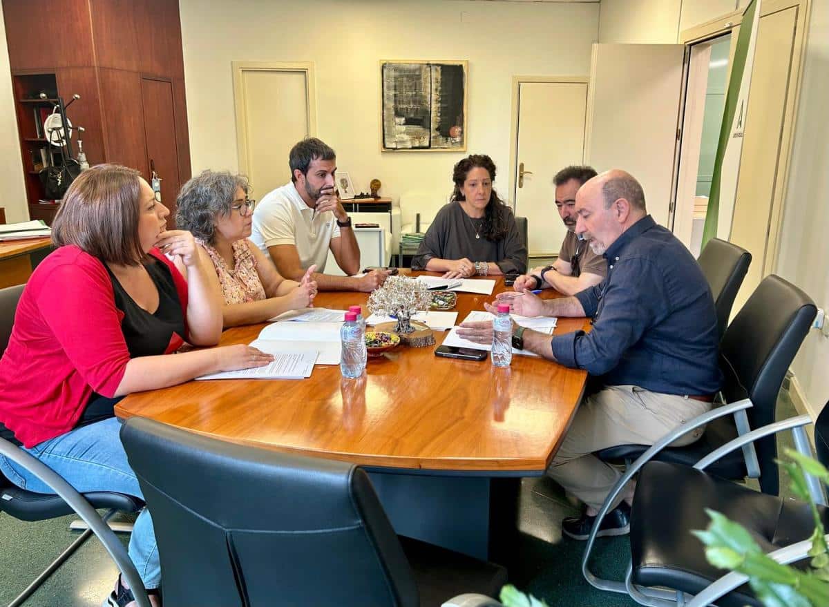CCOO y UGT se reúnen con la Delegada de Empleo CCOO y UGT se reúnen con la Delegada de Empleo para Demandar Más Recursos contra la Siniestralidad Laboral en la Provincia