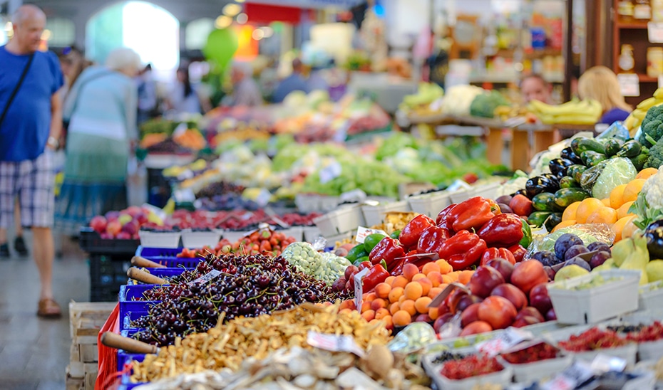 Pequeños Gestos para Reducir el Desperdicio de Alimentos en Casa y al Salir a Comer