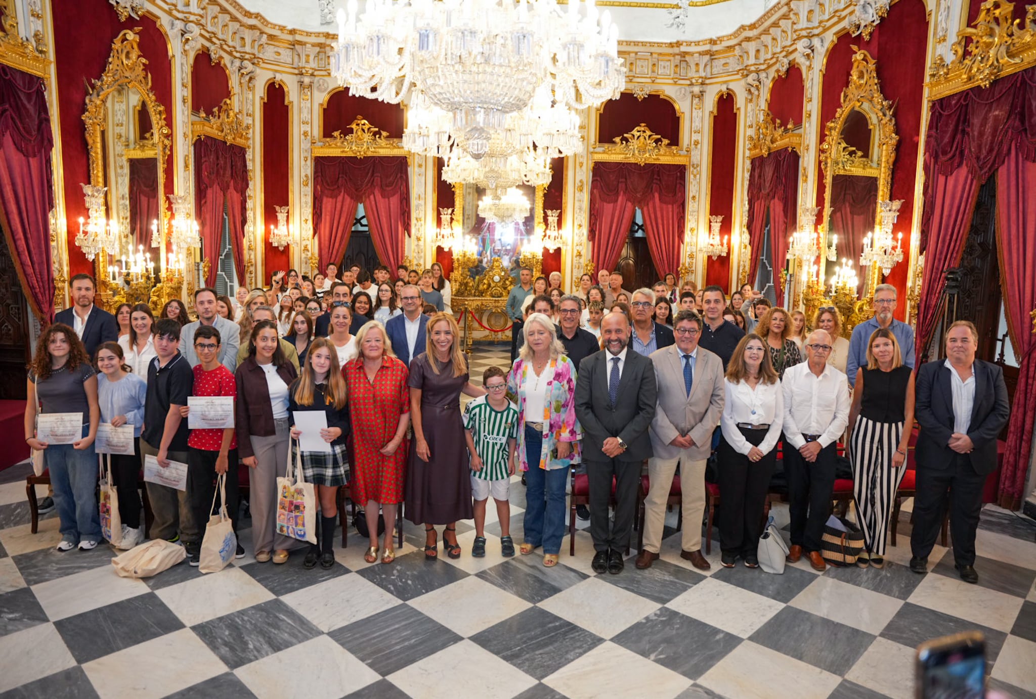 Cádiz: Un Puente Cultural y Comercial con el Mundo a Cádiz: Un Puente Cultural y Comercial con el Mundo a Través de su Vínculo Histórico con el Mar, según Almudena Martínez