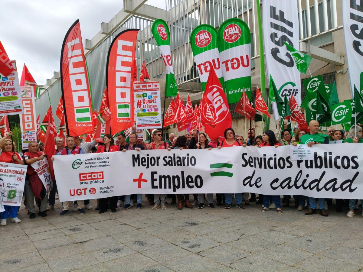 Concentración de Sindicatos en Córdoba para Exigir el Desbloqueo de Los sindicatos reclaman negociación, mejora del empleo público y de los servicios públicos.