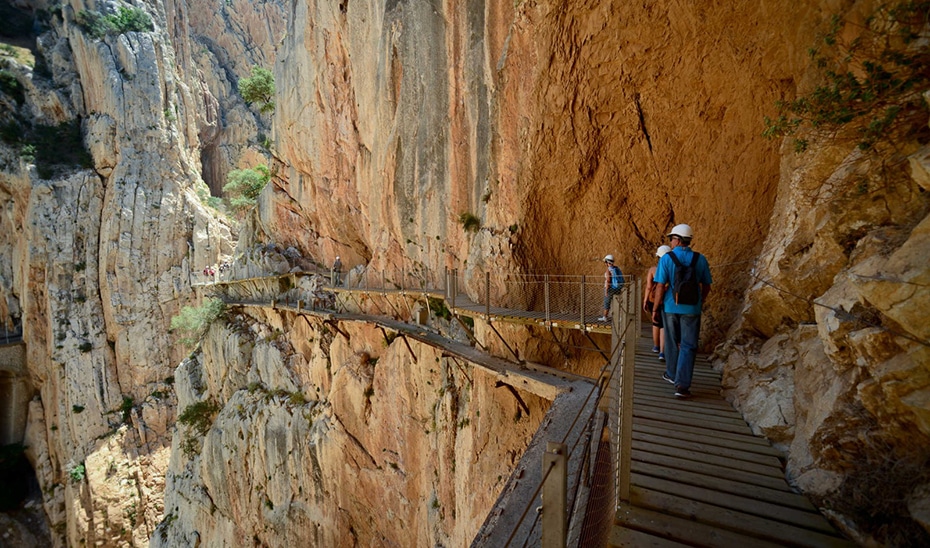 Convocatoria de Ayudas de 240.000 Euros para Investigar el Turismo Convocatoria de Ayudas de 240.000 Euros para Investigar el Turismo Sostenible en Universidades Públicas