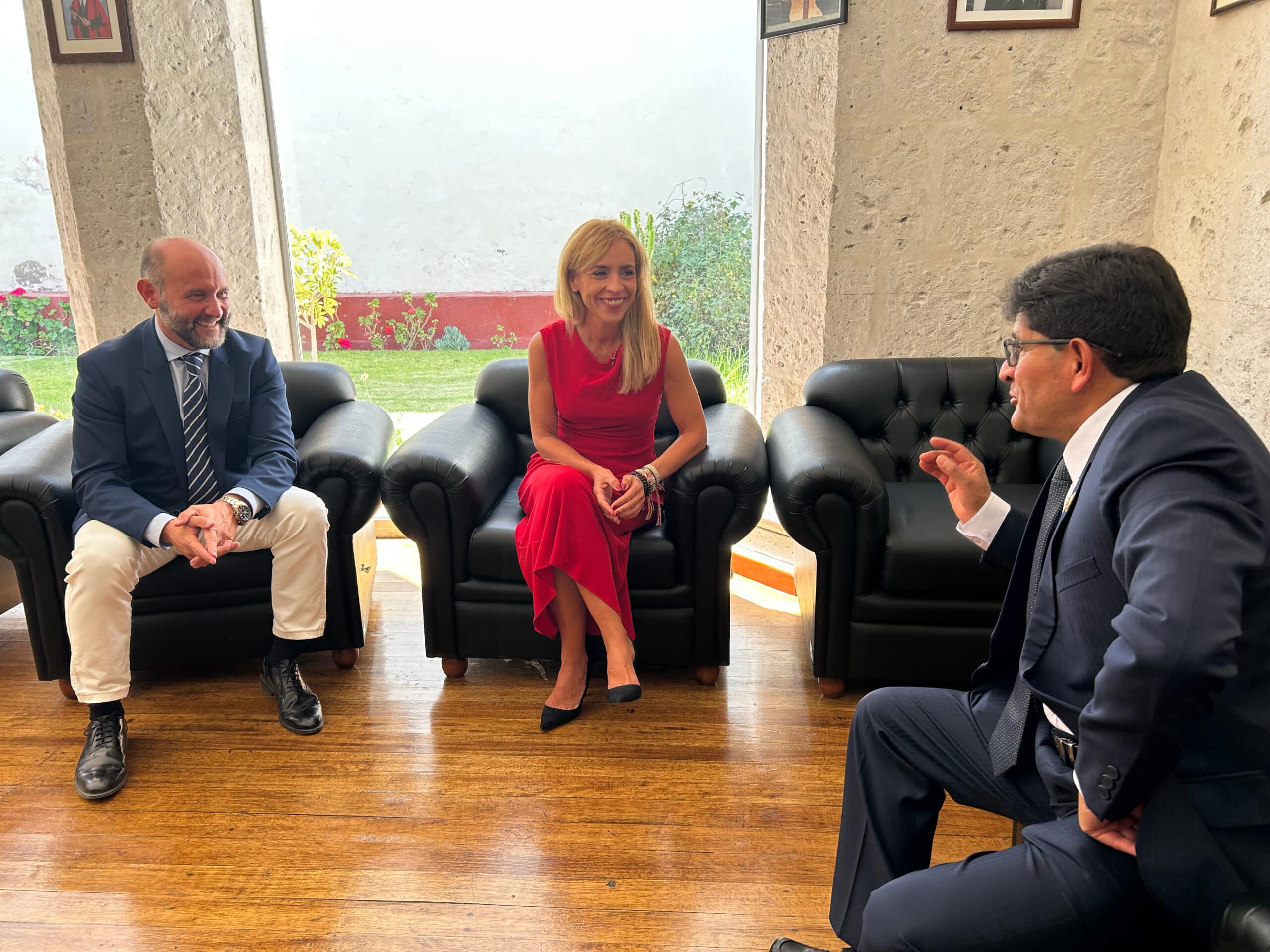 El Gobierno Regional de Arequipa y la Diputación de Cádiz Encuentro con el gobernador regional de Arequipa