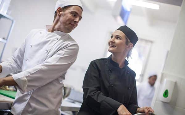 Formación Universitaria Revoluciona la Alta Cocina con su Programa Avanzado Sergio Ramirez chef
