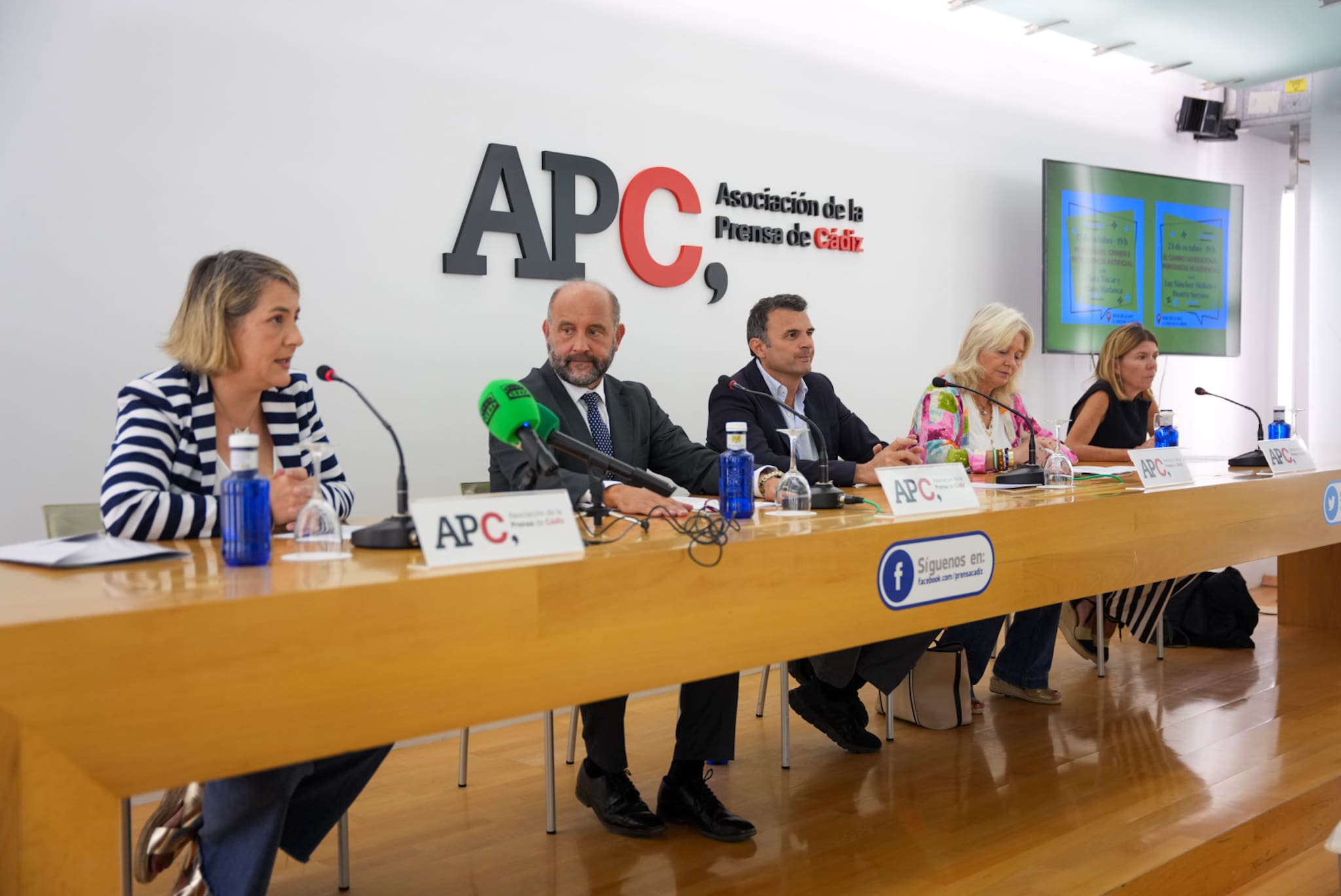 III Jornadas de Periodismo en Español: Presentadas por la Asociación III Jornadas de Periodismo en Español: Presentadas por la Asociación de la Prensa de Cádiz