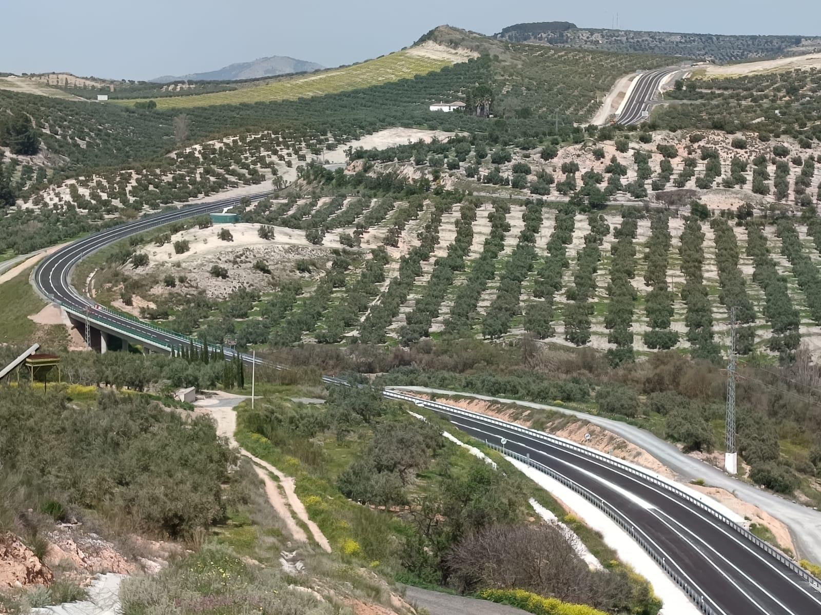 Juanma Moreno inaugura la variante de las Angosturas, en Priego de Córdoba