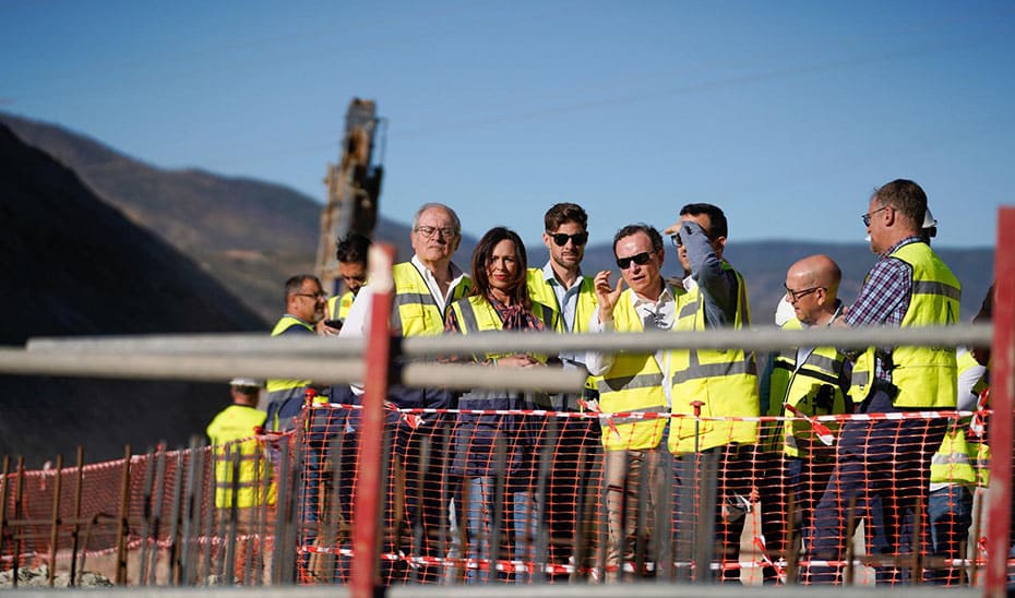 Progreso de la Junta en el Acceso a la Alpujarra: Progreso de la Junta en el Acceso a la Alpujarra: Construcción de Falso Túnel y Viaducto