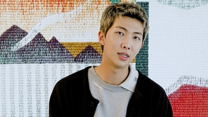 RM de BTS Revela Cortometraje con Samsung: La Magia del Silvia Pastor