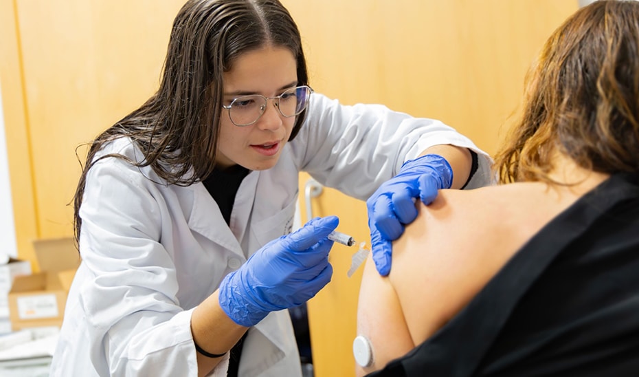 Sanidad inicia vacunación contra la gripe y Covid para mayores de 70 y enfermos crónicos