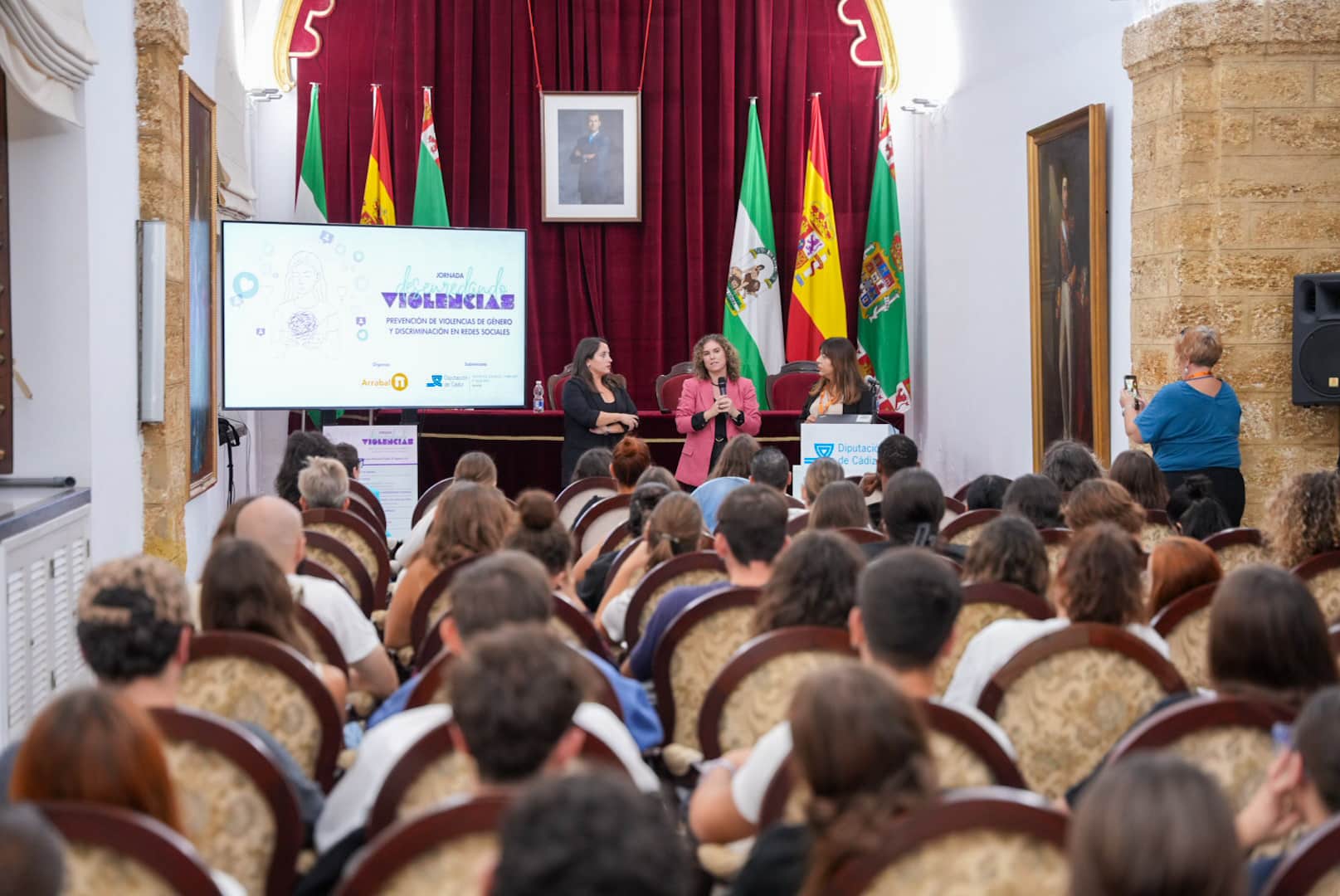 Susana Sánchez Motiva a las Mujeres a Denunciar la Violencia Susana Sánchez Motiva a las Mujeres a Denunciar la Violencia y el Acoso en el Entorno Virtual