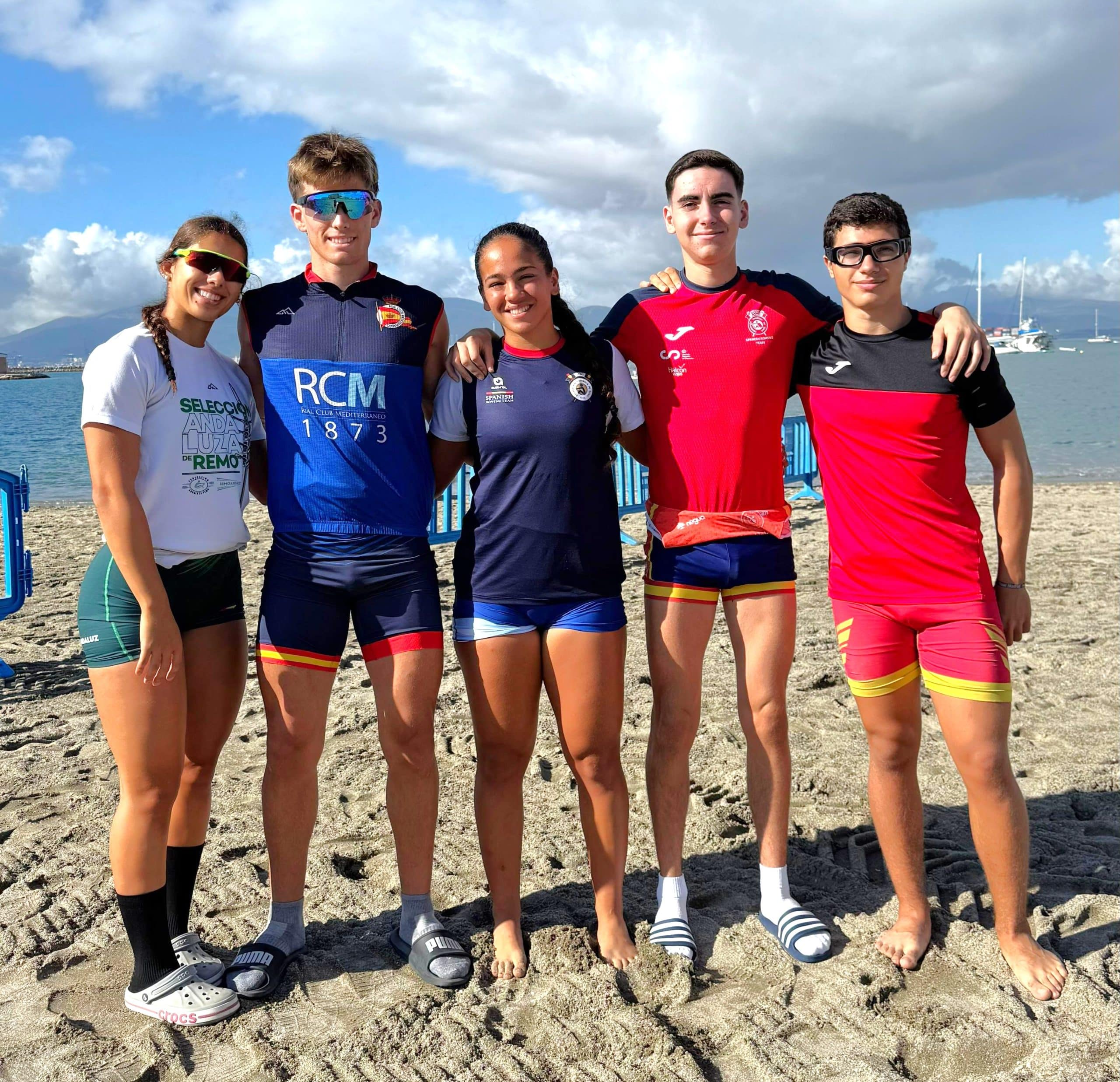 Título: "Copa de la Juventud: Competencia de Beach Sprint" Los deportistas andaluces en la Copa de la Juventud beach sprint de La Línea