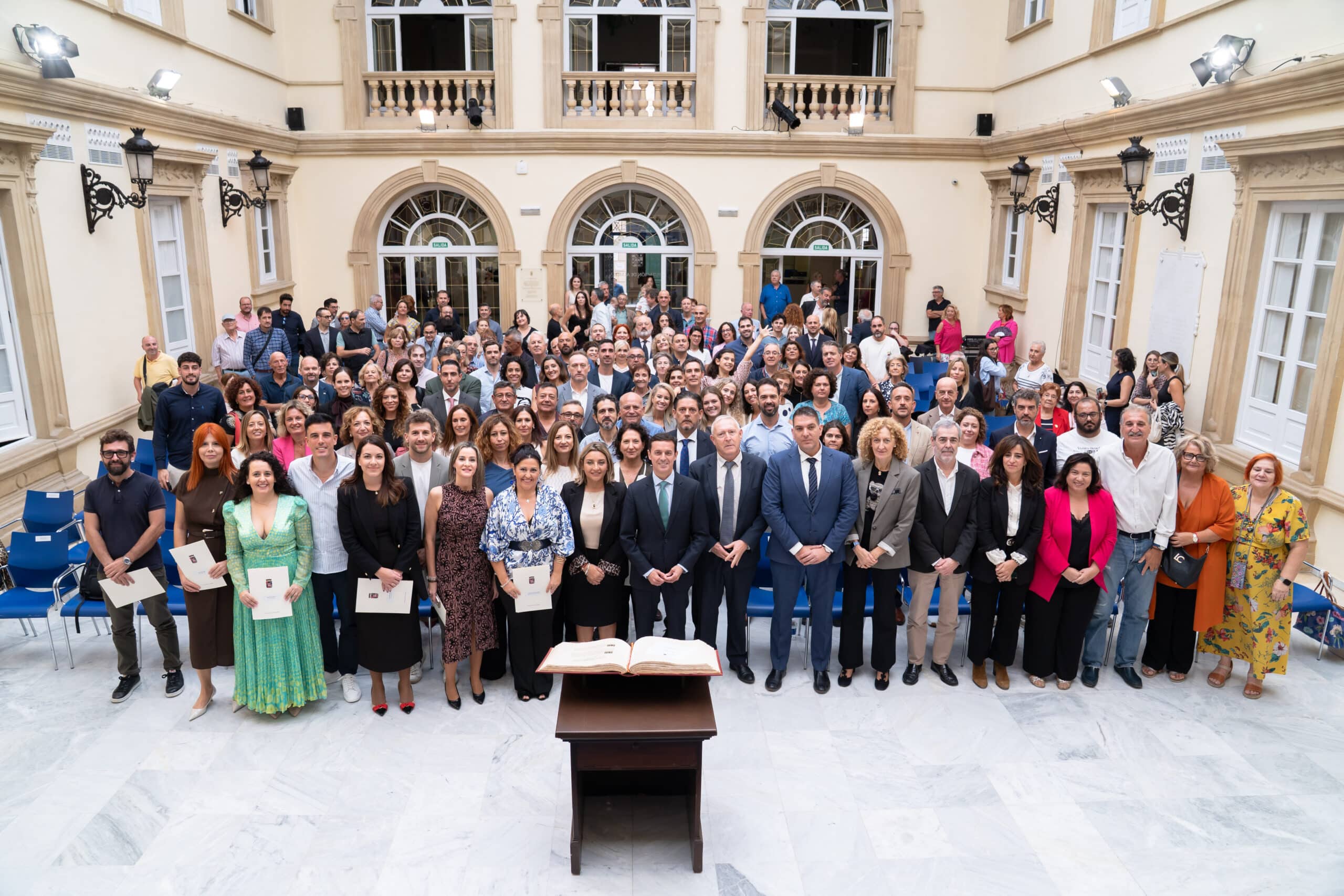 Toma de Posesión de 107 Empleados Públicos en la Diputación Toma de Posesión de 107 Empleados Públicos en la Diputación