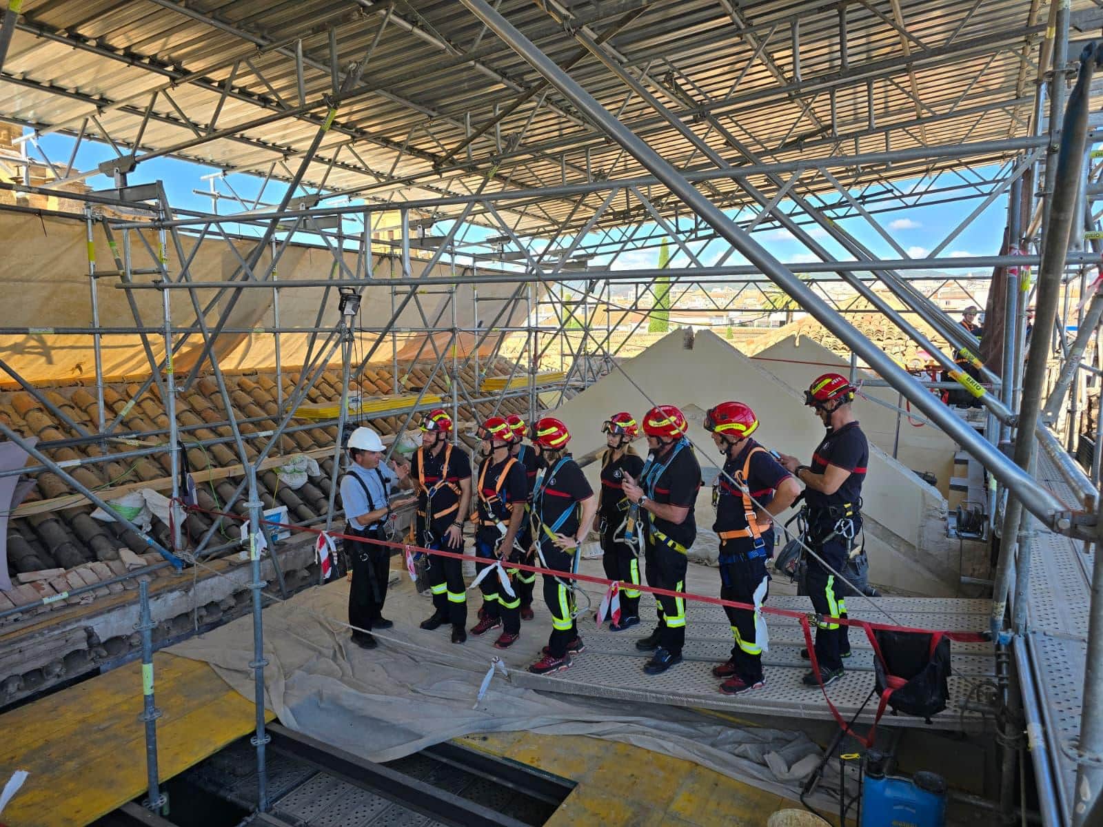Visita de los Bomberos del Consorcio de la Diputación a la Mezquita-Catedral para Verificar las Medidas de Seguridad 1 Visita de los Bomberos del Consorcio de la Diputación a la Mezquita-Catedral para Verificar las Medidas de Seguridad