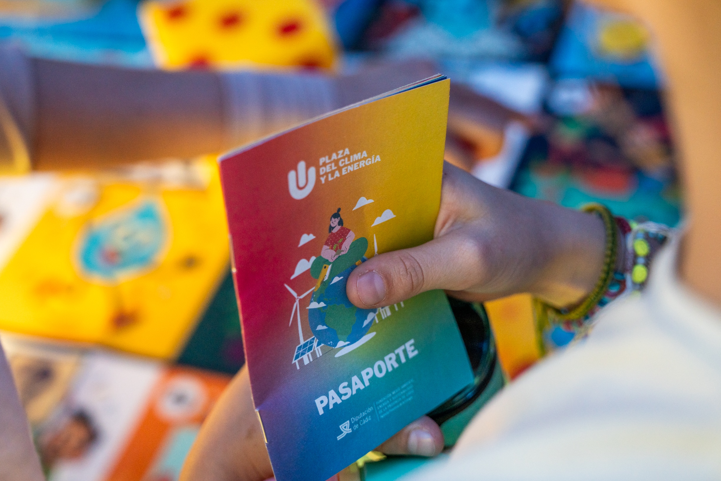 4.500 Personas Sellan su Pasaporte en Defensa del Planeta en las Plazas del Clima y la Energía de la Diputación