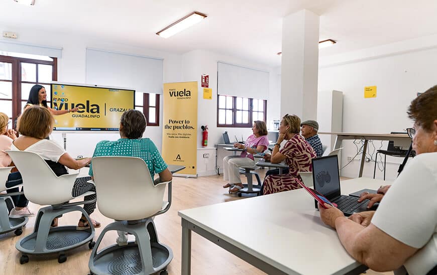 Andalucía Invierte 49,4 Millones en la Transformación de Puntos Vuela a 'Hubs' Digitales