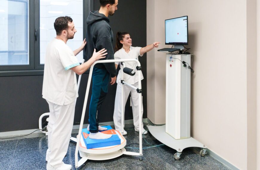 "Preservar el mayor tiempo posible la independencia y la privacidad de personas con enfermedades neuromusculares es una aportación clave de la neurorrehabilitación robótica", explica Sara García Delgado