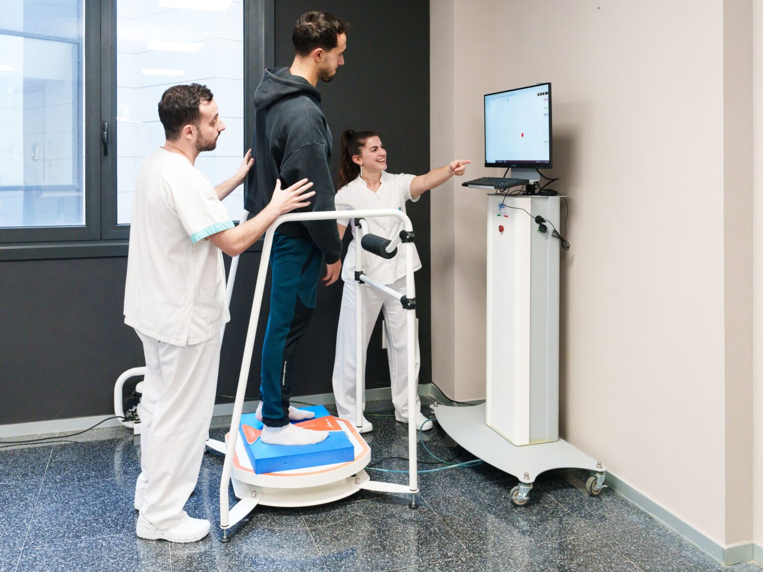 "Preservar el mayor tiempo posible la independencia y la privacidad de personas con enfermedades neuromusculares es una aportación clave de la neurorrehabilitación robótica", explica Sara García Delgado