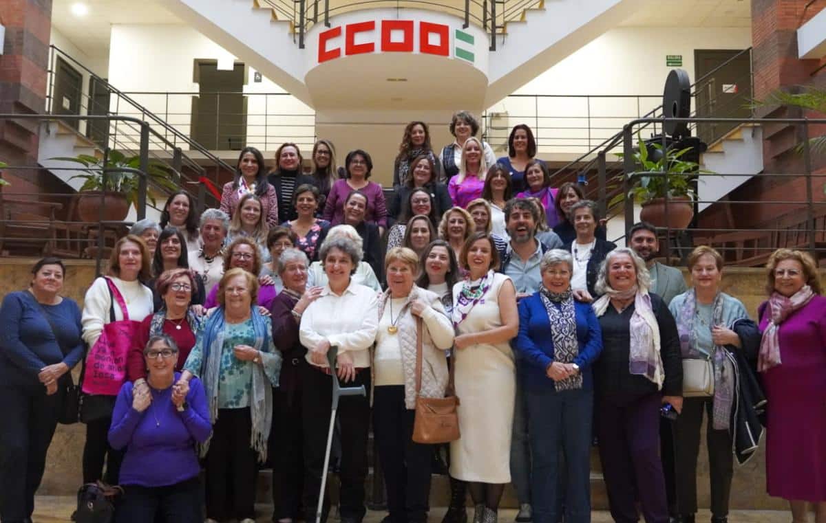 CCOO Concede sus XII Reconocimientos Lavanda para Promover la Igualdad de Género 1 Foto de familia de los XII Reconocimientos Lavanda.