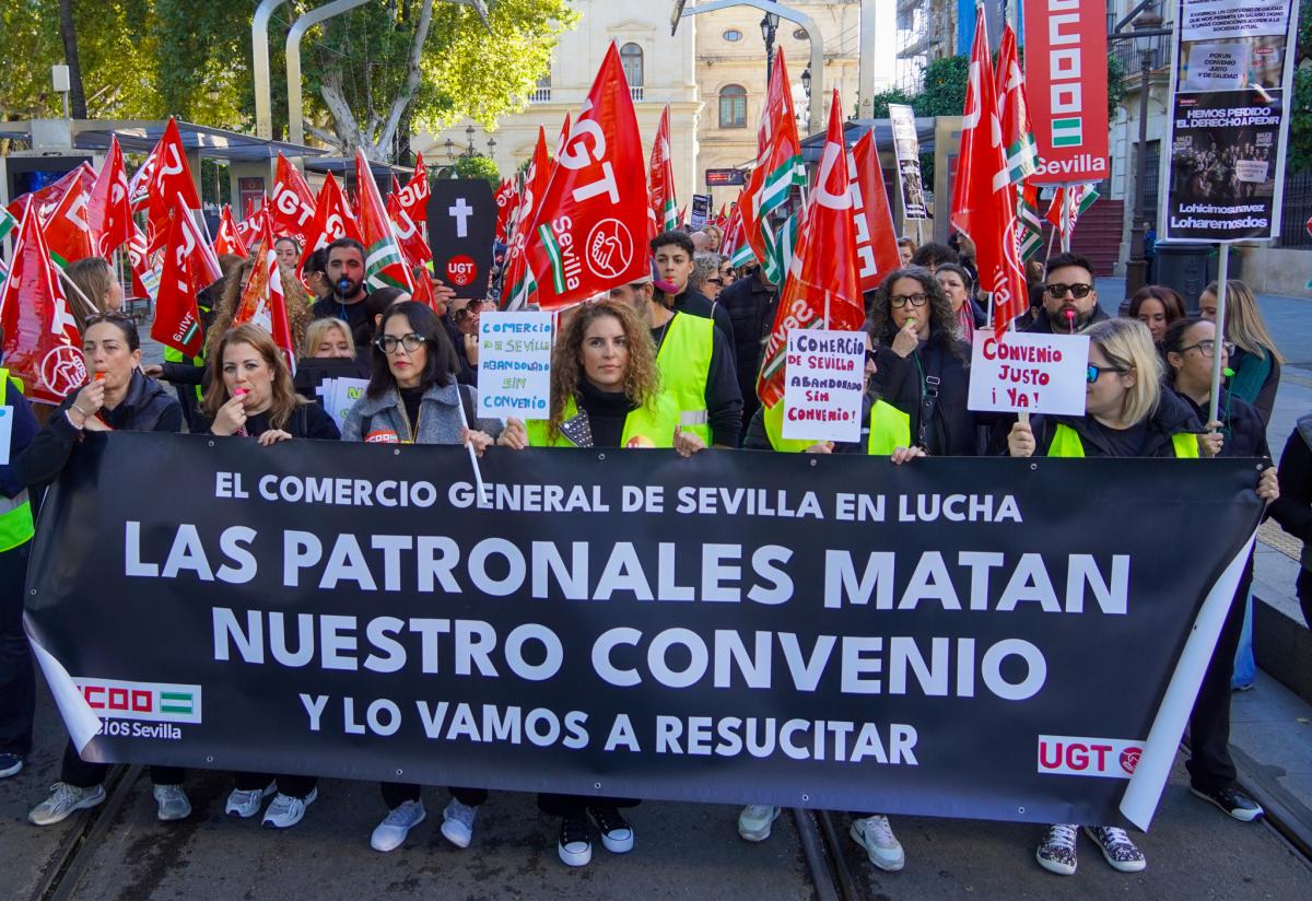 CCOO Convoca Huelga del Comercio en Sevilla el 28 de Noviembre con Pasacalles por el Centro Histórico 1 Pasacalles del sector de comercio por las calles del centro histórico.