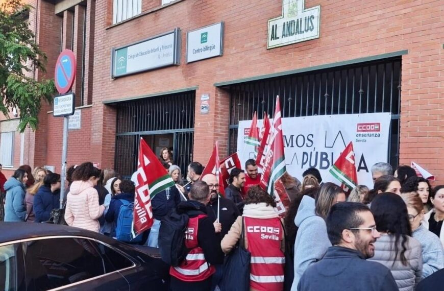 Concentración ante el CEIP Al Ándalus.