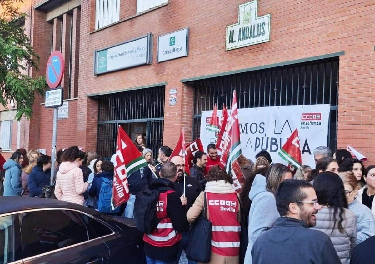 Concentración ante el CEIP Al Ándalus.
