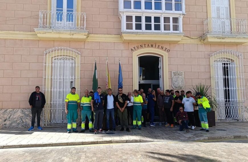 Concentración a las puertas del Ayuntamiento