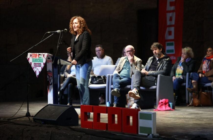 Nuria López en la asamblea de CCOO de Sevilla