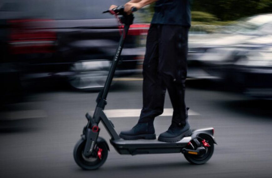 CCOO rechaza el uso de patinete eléctrico para reparto en Correos.