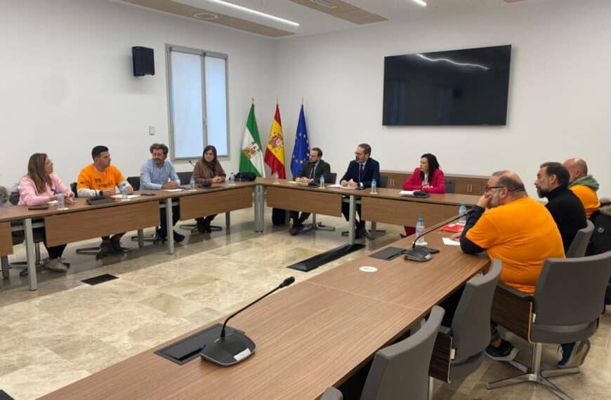 Imagen de la reunión del comité de empresa de Hitachi Energy con delegados de la Junta en Córdoba.