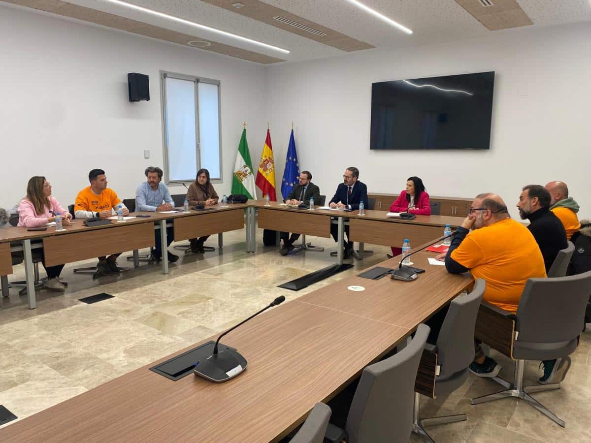 Imagen de la reunión del comité de empresa de Hitachi Energy con delegados de la Junta en Córdoba.