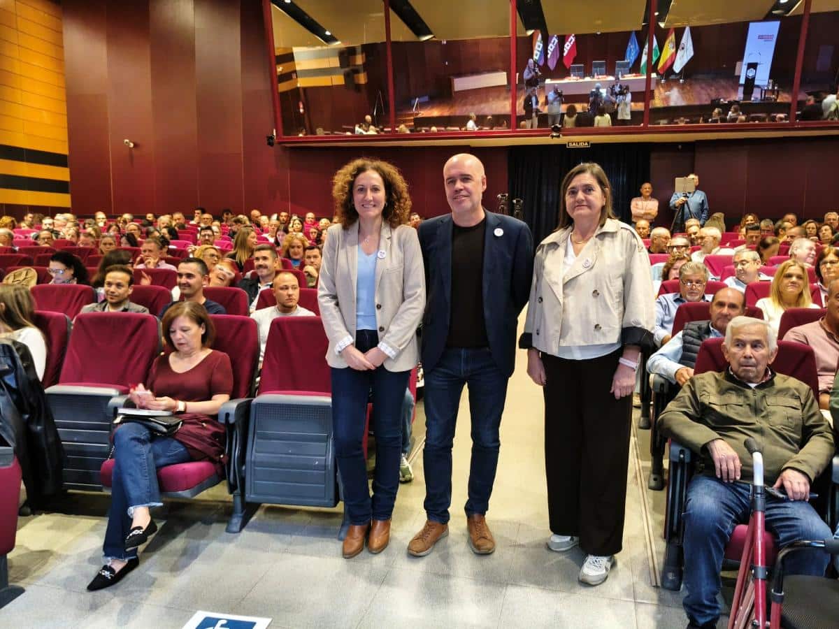 CCOO lanza una ofensiva sindical para aumentar salarios y recuperar Nuria López, Unai Sordo y Marina Borrego al inicio de la asamblea de delegados y delegadas en Córdoba.
