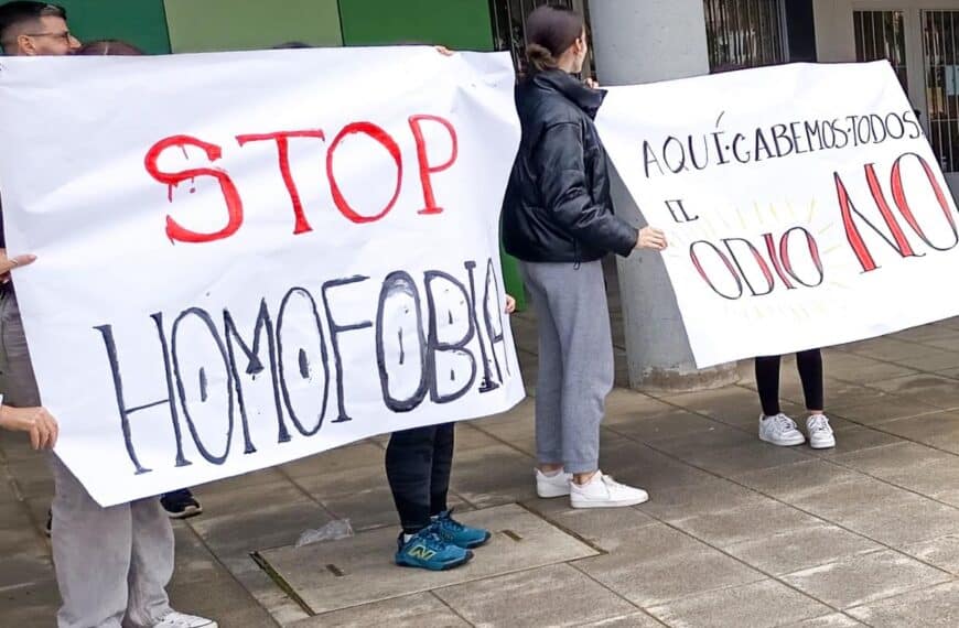 Concentración contra la homofobia en el IES Almensilla.