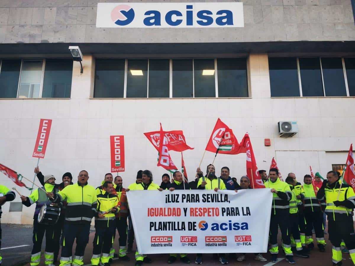 Concentración de la plantilla de Acisa.