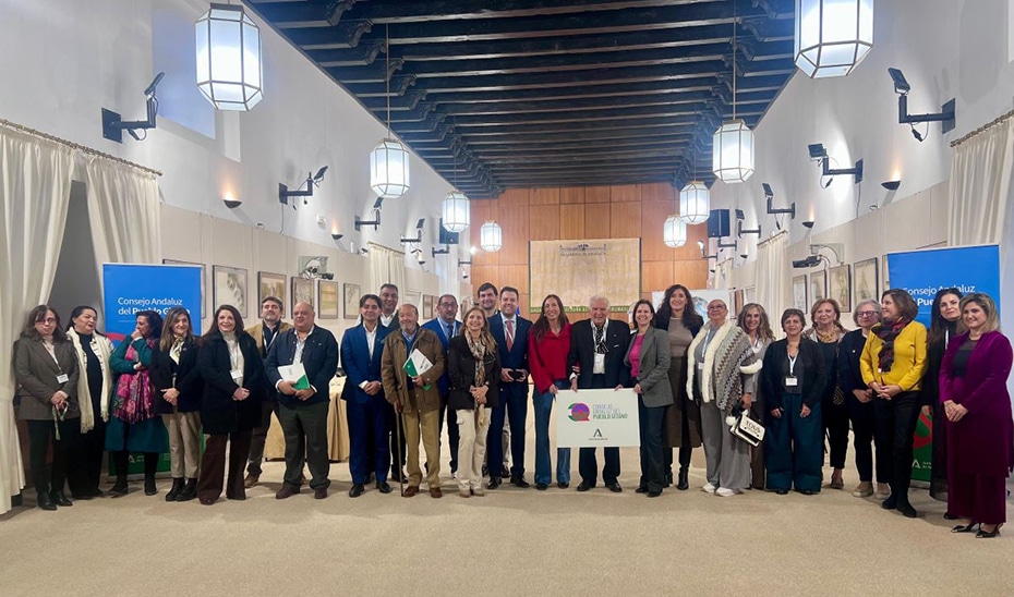 Capacitación del Personal de Servicios Sociales Comunitarios Andaluces en Antigitanismo por el Gobierno Andaluz 1 Capacitación del Personal de Servicios Sociales Comunitarios Andaluces en Antigitanismo por el Gobierno Andaluz