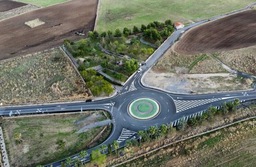 La gestión de Juanma Moreno ha mejorado la carretera de acceso a Añora