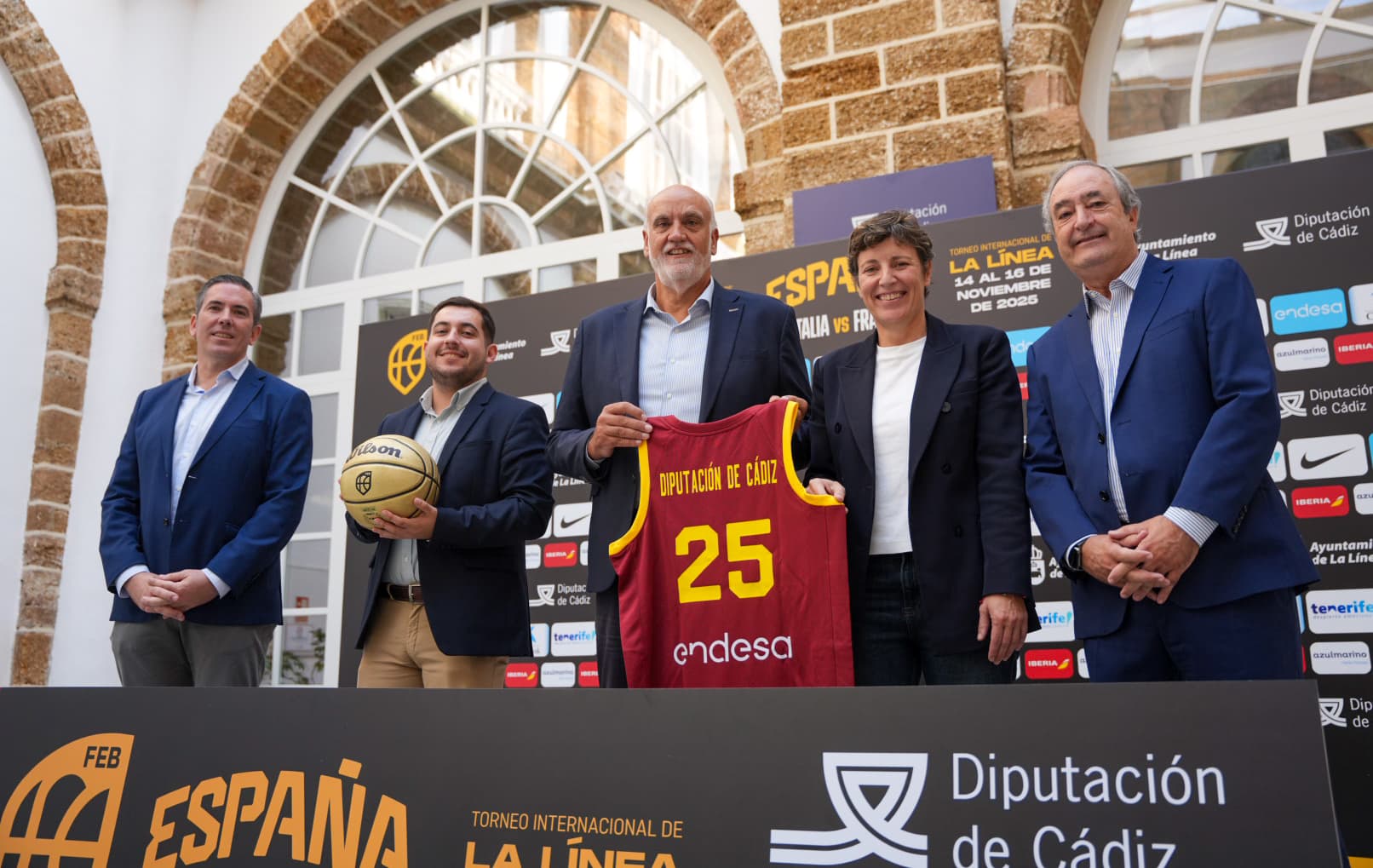 El Baloncesto Femenino Mundial se Reúne en La Línea del El Baloncesto Femenino Mundial se Reúne en La Línea del 14 al 16 de Noviembre