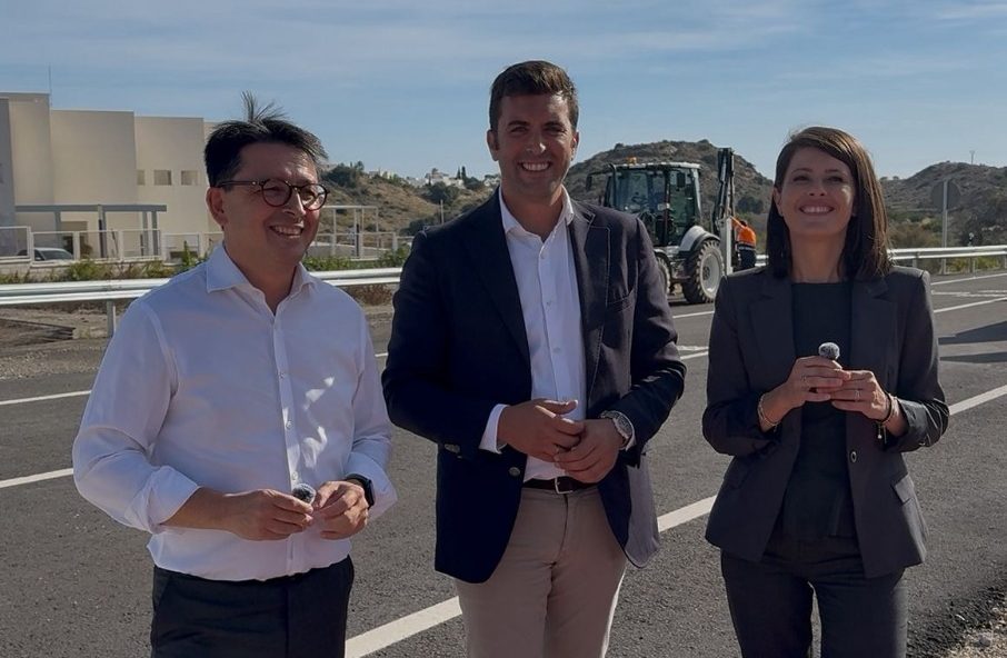 El PP de Almería resalta el compromiso de Juanma Moreno con la variante de Mojácar: un proyecto en marcha que pronto será una realidad 1 La variante de Mojácar será realidad gracias al compromiso de Juanma Moreno