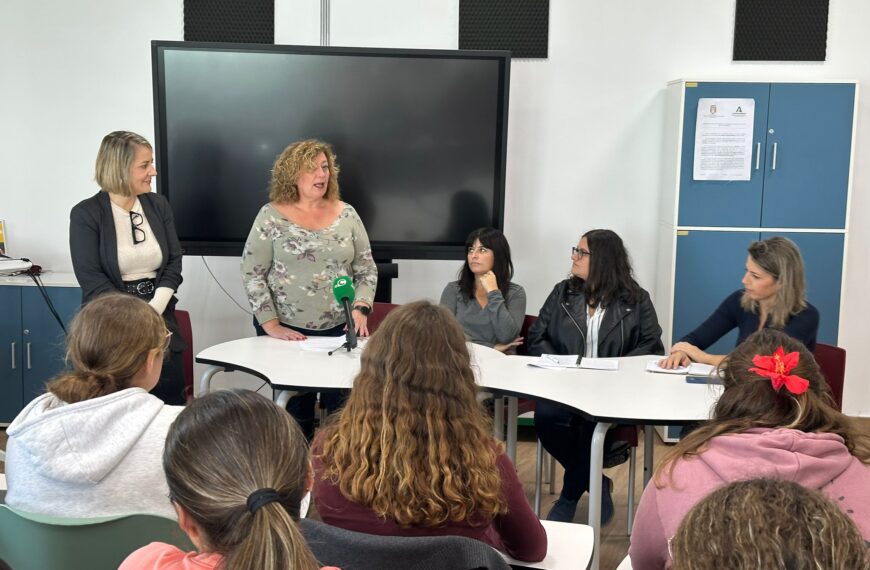 El Papel de las Deportistas en los Medios: Un Debate en el IES Columela de Cádiz