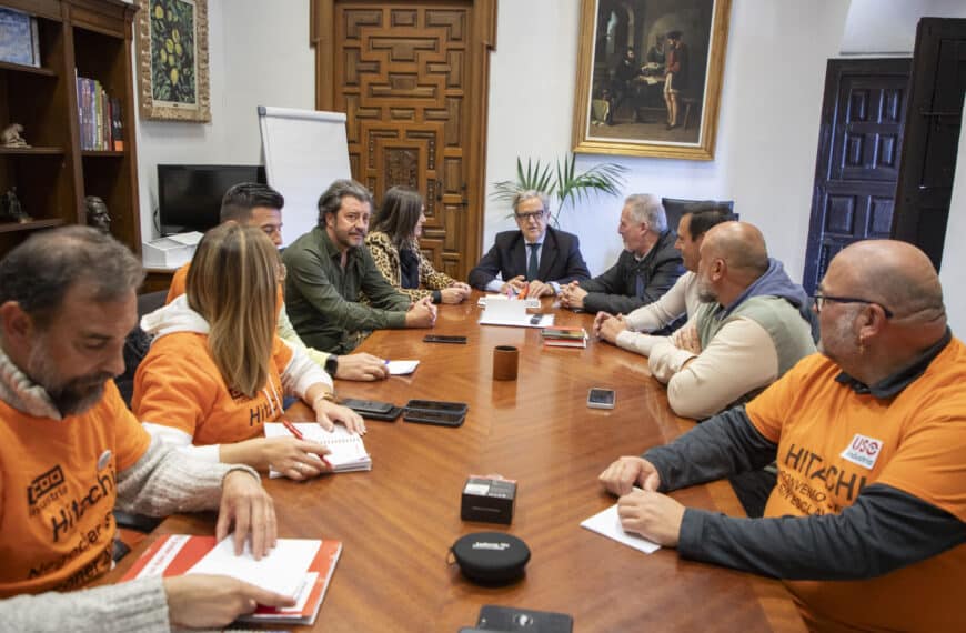 El Presidente de la Diputación de Córdoba se Encuentra con el Personal de Hitachi