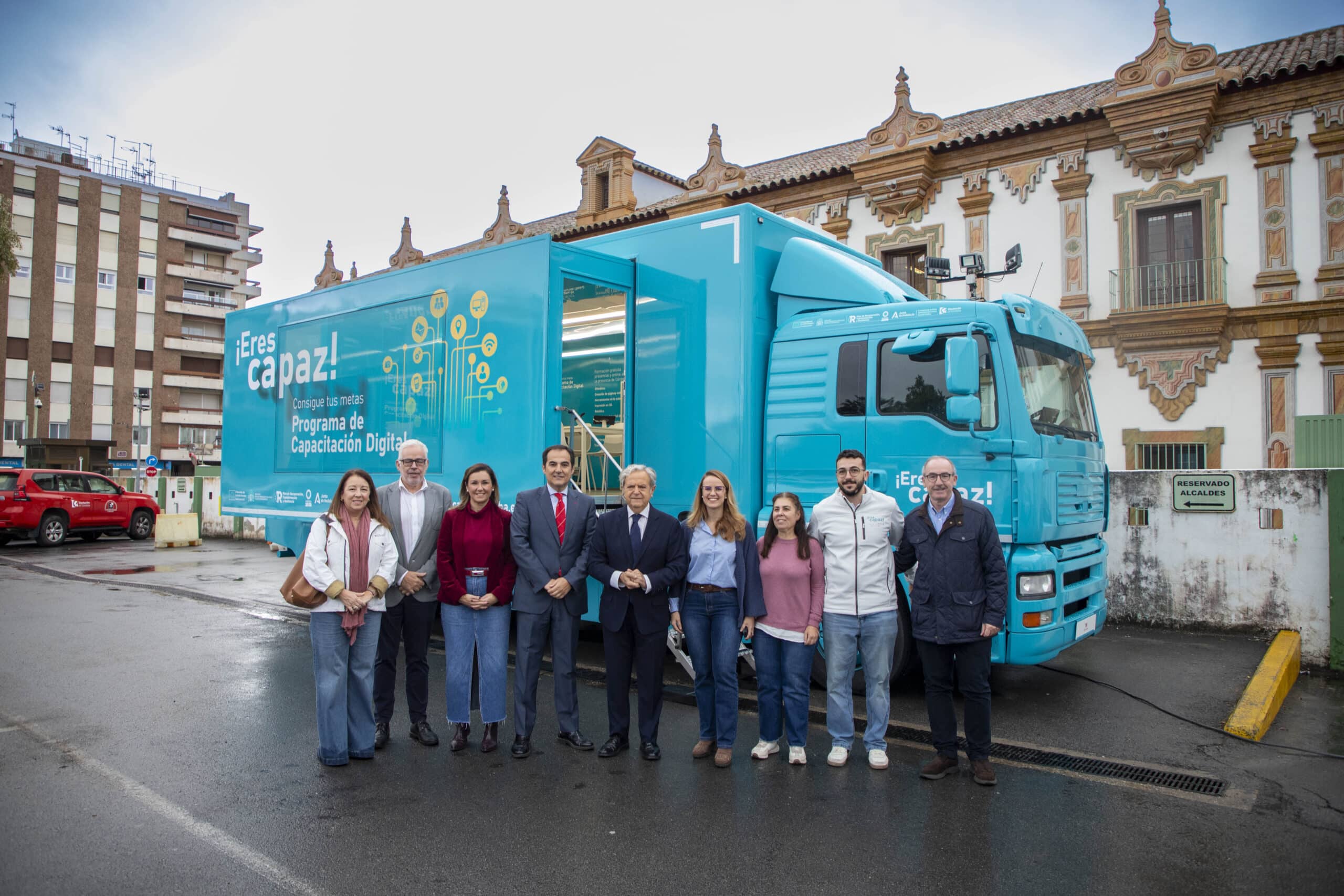 El Proyecto 'Eres Capaz' de la Diputación Integra un Aula Móvil para Llevar Nuevas Tecnologías a Municipios Pequeños 1 El Proyecto 'Eres Capaz' de la Diputación Integra un Aula Móvil para Llevar Nuevas Tecnologías a Municipios Pequeños