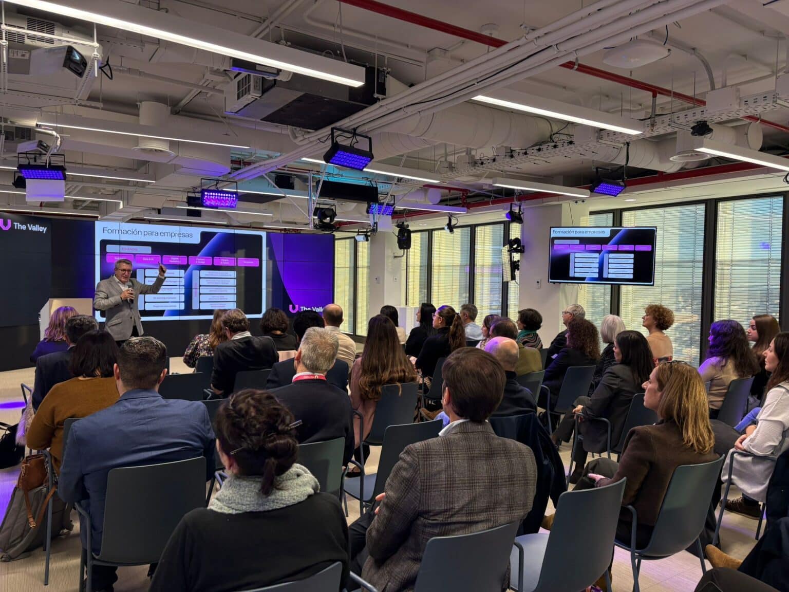 Explorando el Futuro del Talento: Tercera Edición del Meet & Connect en The Valley 1 The Valley celebra la tercera sesión de Meet & Connect para explorar el futuro de los Recursos Humanos con foco en IA, talento y bienestar