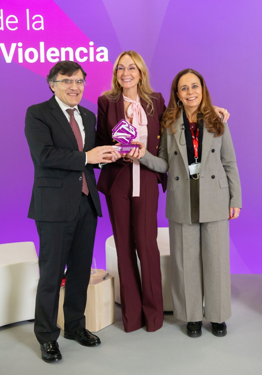 FCC y Fundación ONCE: Un Compromiso Ejemplar con las Mujeres Supervivientes de Violencia de Género 1 FCC premia a Fundación ONCE por su labor y atención a las mujeres víctimas de violencia de género