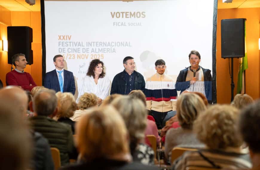 FICAL Social y Fundación 'la Caixa' presentan la película 'Votemos' a los mayores del centro de participación activa 'Antonio Saiz y López'