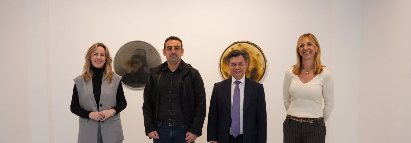 "Fracturas", de Óscar Cárdenas, clausura la temporada expositiva 2025 en la Sala Rivadavia.