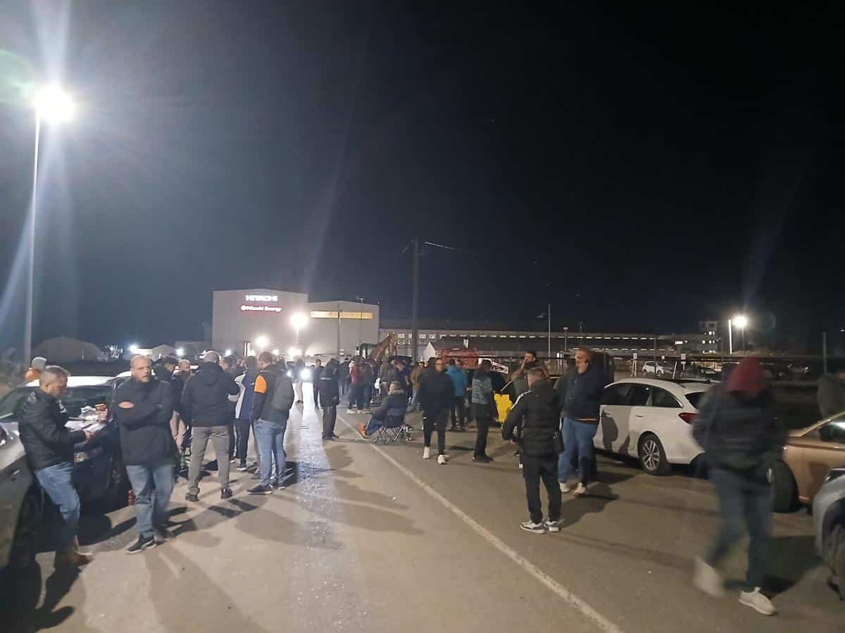 Hitachi ha sancionado a 76 trabajadores tensando aún más la situación.