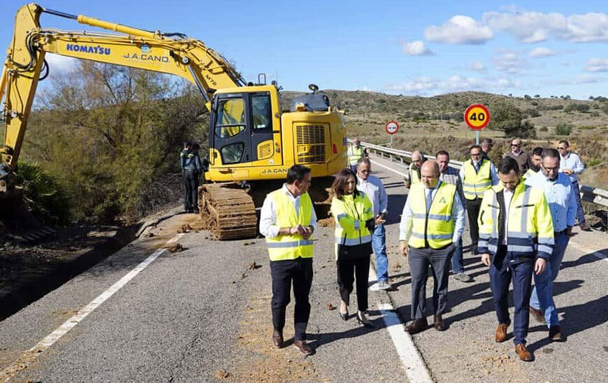 Iniciadas las obras de reconstrucción de la carretera de El Castillo de las Guardas tras los daños de la borrasca