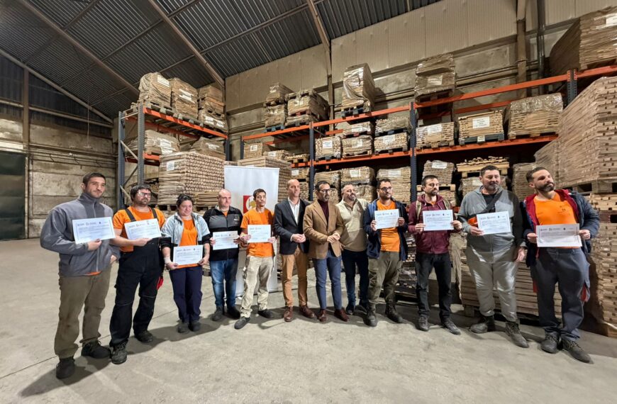 La Diputación de Córdoba entrega diplomas acreditativos a los participantes del curso de tonelería