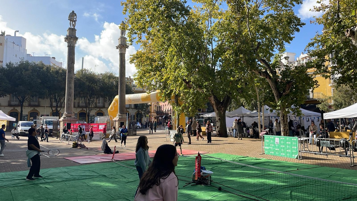 Vive el deporte en tu barrio, actividad en la que participó la Federación Andaluza de Tenis
