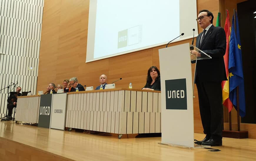 La Junta Invierte 7,4 Millones en Centros de la UNED en Andalucía para Potenciar la Educación Online