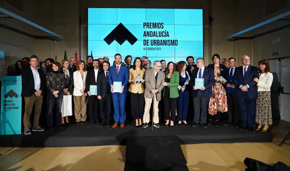 La Junta Reconoce el Urbanismo que Recupera el Patrimonio Natural y Cultural de Andalucía 1 La Junta Reconoce el Urbanismo que Recupera el Patrimonio Natural y Cultural de Andalucía